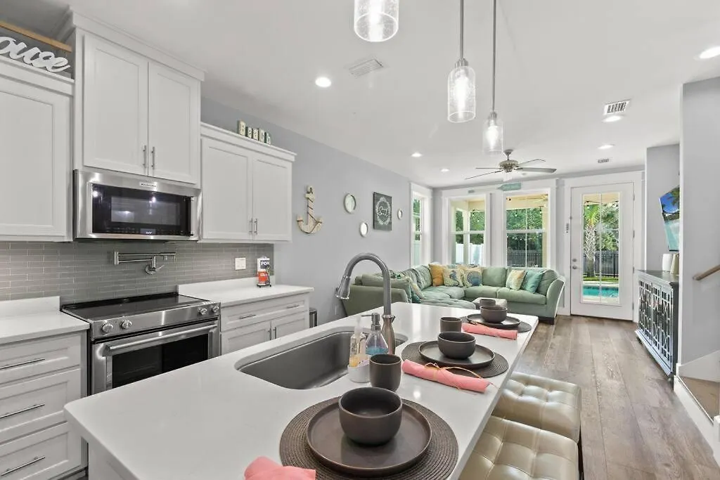 Holiday home Sandy Palms, Heated Pool & Seasonal Hot Tub, 3 Min Walk To The Beach, W Golf Cart & Beach Gear Villa Panama City Beach