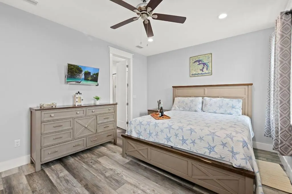 Holiday home Sandy Palms, Heated Pool & Seasonal Hot Tub, 3 Min Walk To The Beach, W Golf Cart & Beach Gear Villa Panama City Beach United States
