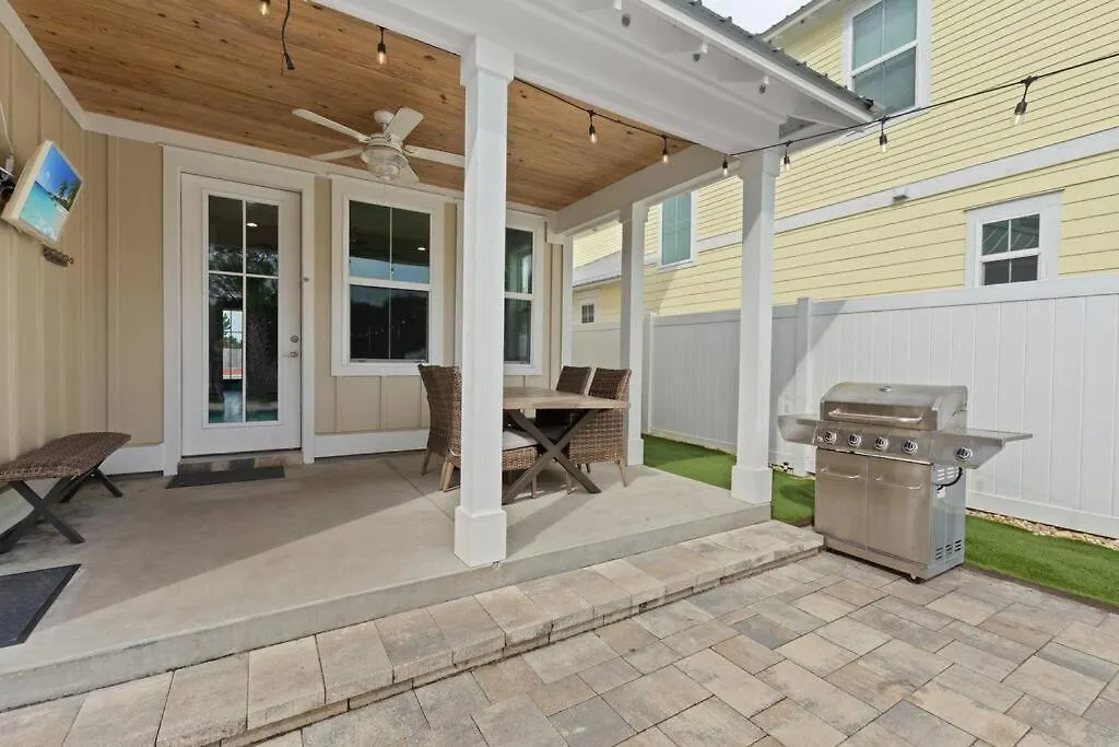 Holiday home Sandy Palms, Heated Pool & Seasonal Hot Tub, 3 Min Walk To The Beach, W Golf Cart & Beach Gear Villa Panama City Beach United States