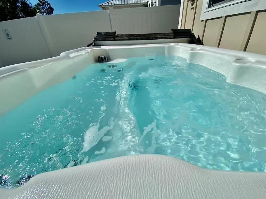 Holiday home Sandy Palms, Heated Pool & Seasonal Hot Tub, 3 Min Walk To The Beach, W Golf Cart & Beach Gear Villa Panama City Beach